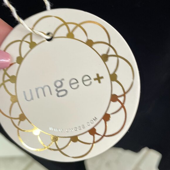 NWT Umgee+  Black Velvet Embroidered Short Sleeve Rounded Neck Pullover Top - Picture 3 of 9